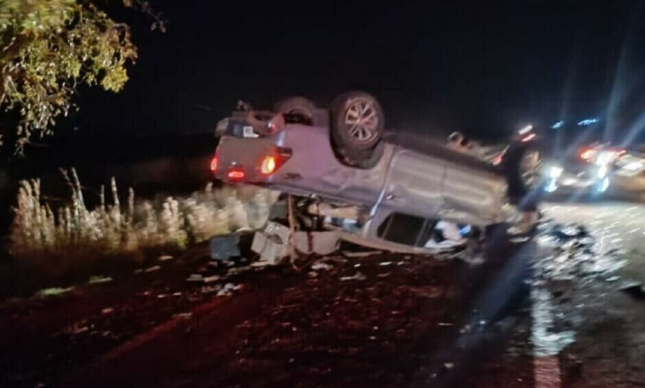 Imagem de compartilhamento para o artigo Grave acidente entre caminhonete e Corolla deixa vítimas presas nas ferragens na BR-060 próximo de Paraíso das Águas da MS Todo dia